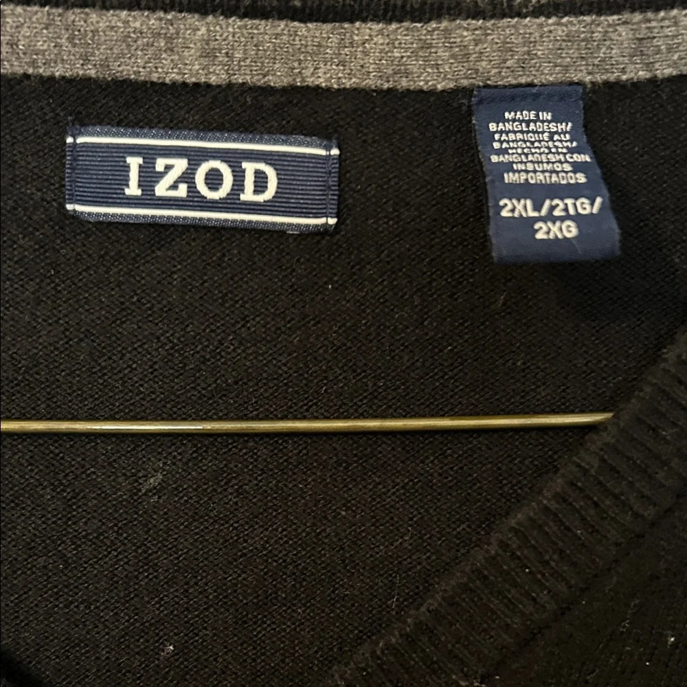 IZOD Men's V-Neck Black Sweater - Picture 2 of 3